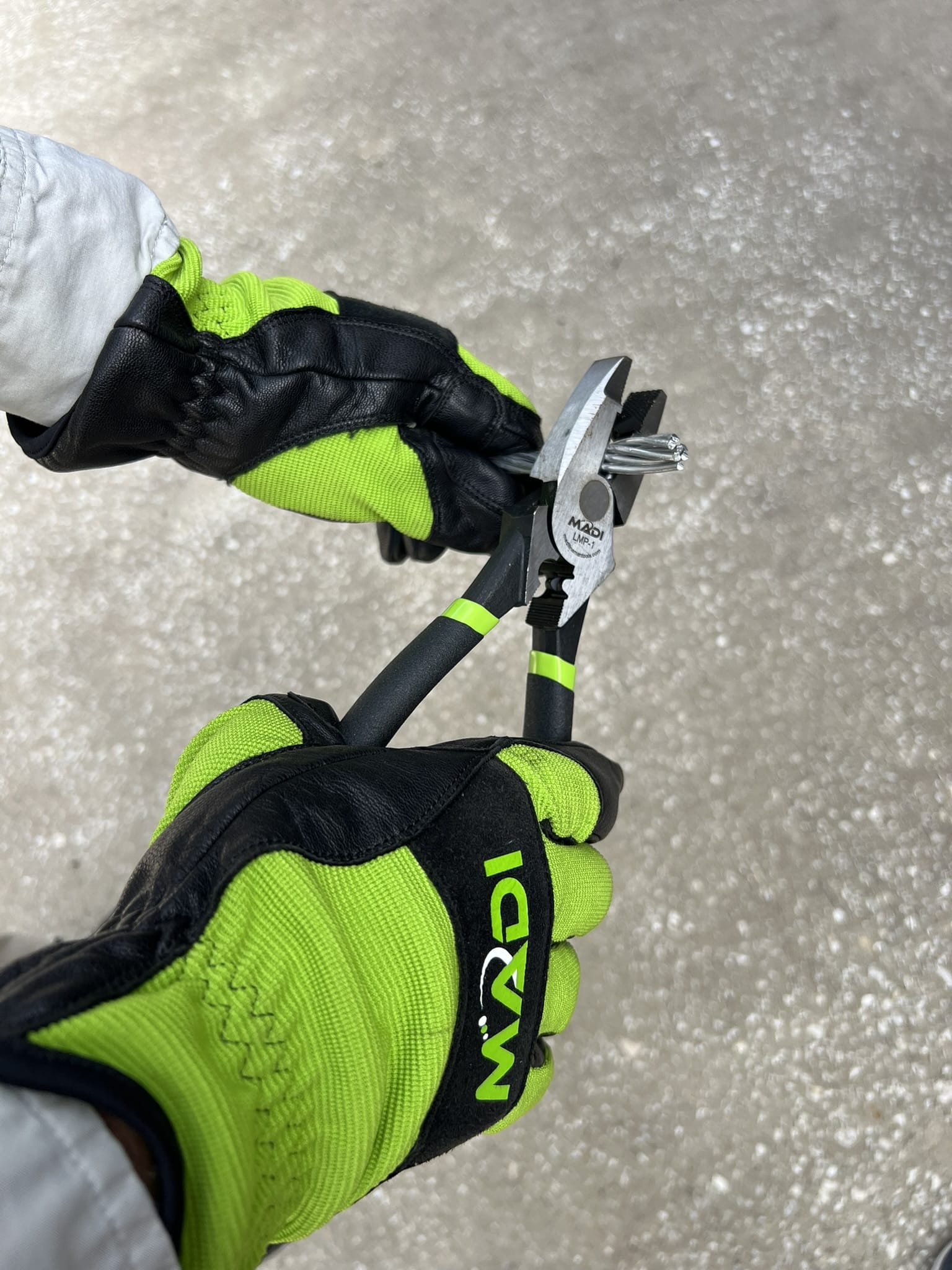 Madi 9" High Leverage Lineman Pliers with Crimper and Secondary  Gripping Surface LMP-1