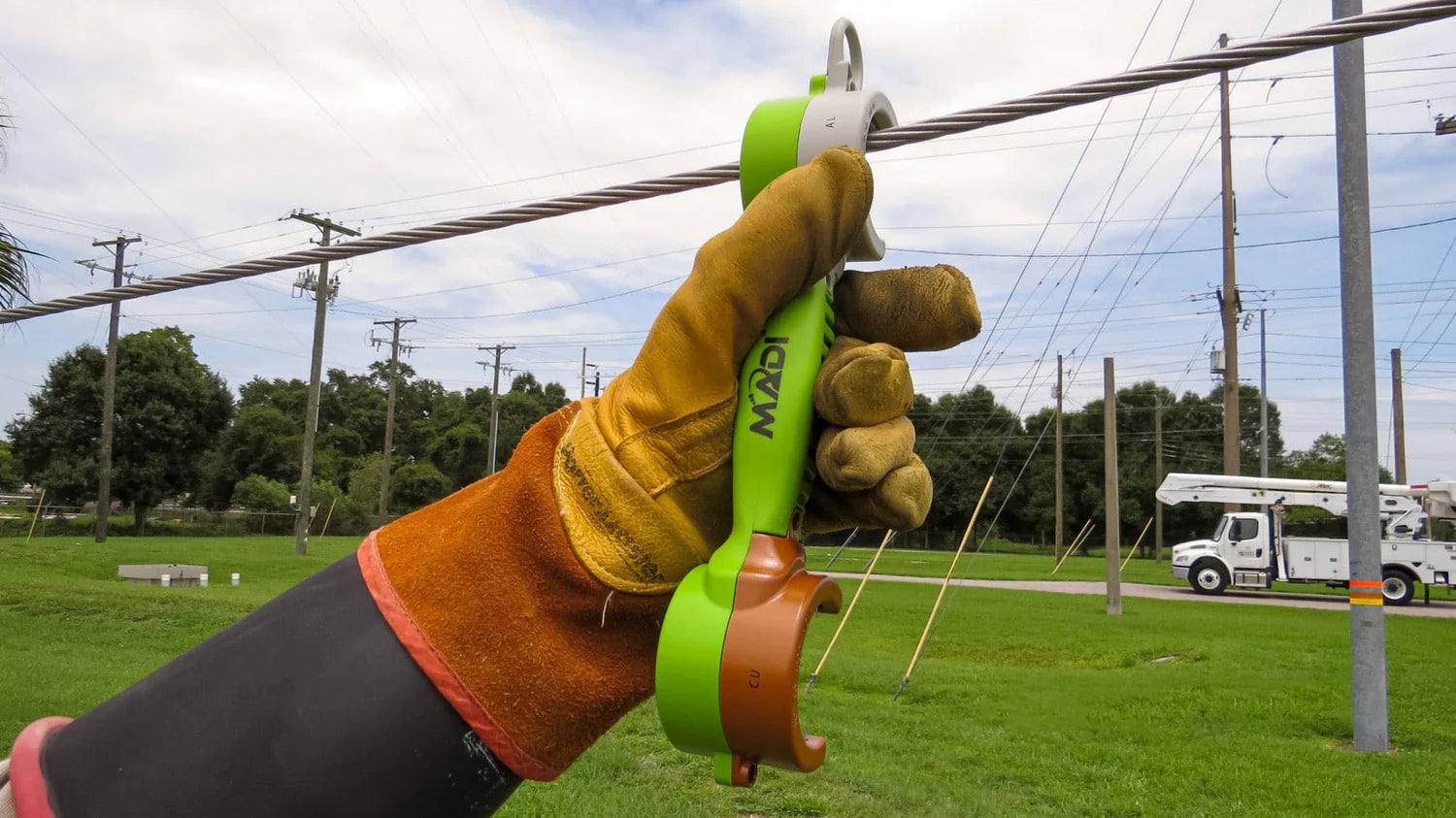 Madi DogBone™ Wire Brush #DBWB-1